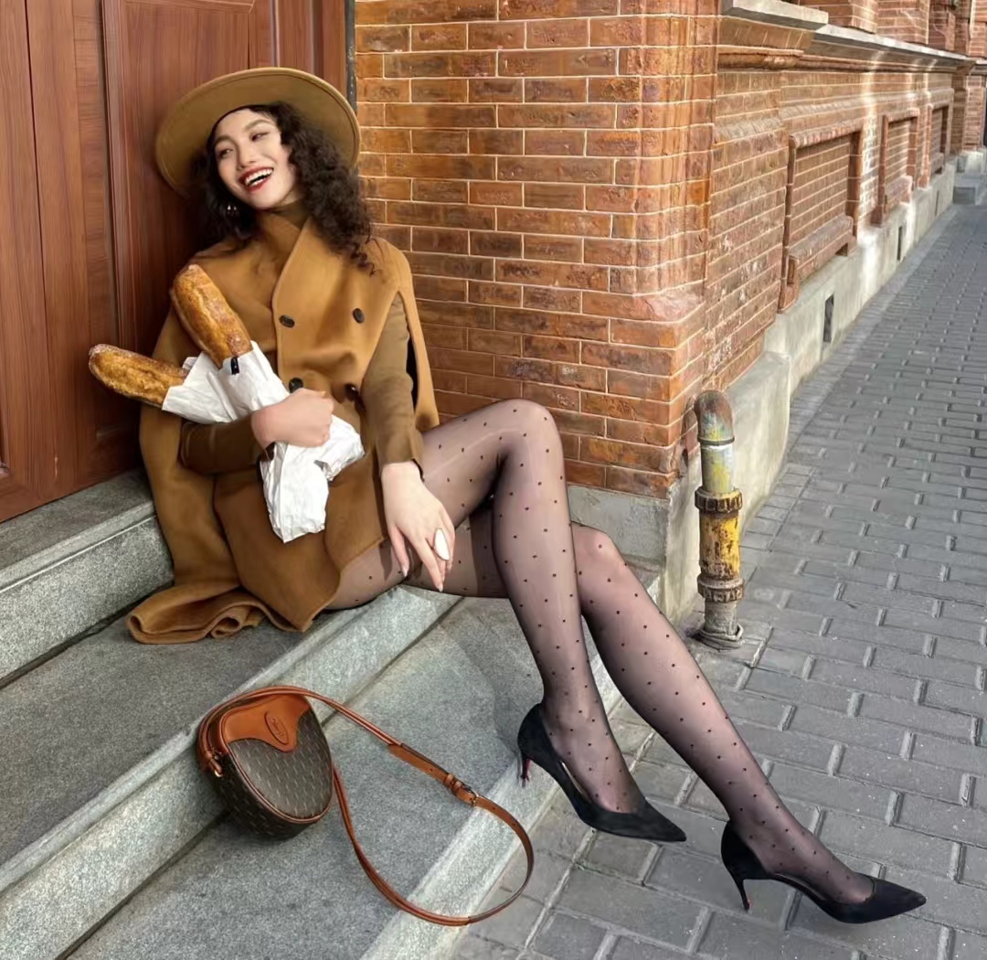 呢子大衣配高跟鞋的穿搭高级感,韩剧女主穿搭秋冬大衣搭配高跟鞋