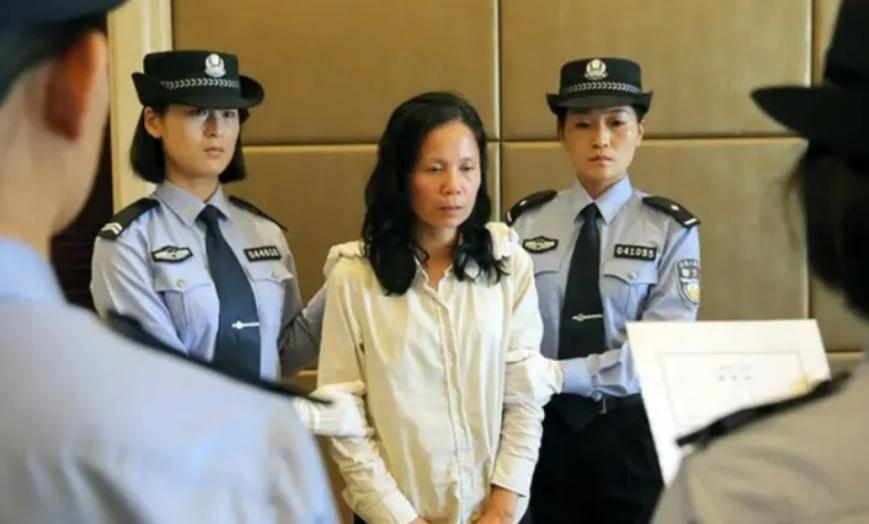 40亿巨贪背后的女人：为一钻戒铤而走险，死到临头提出假离婚