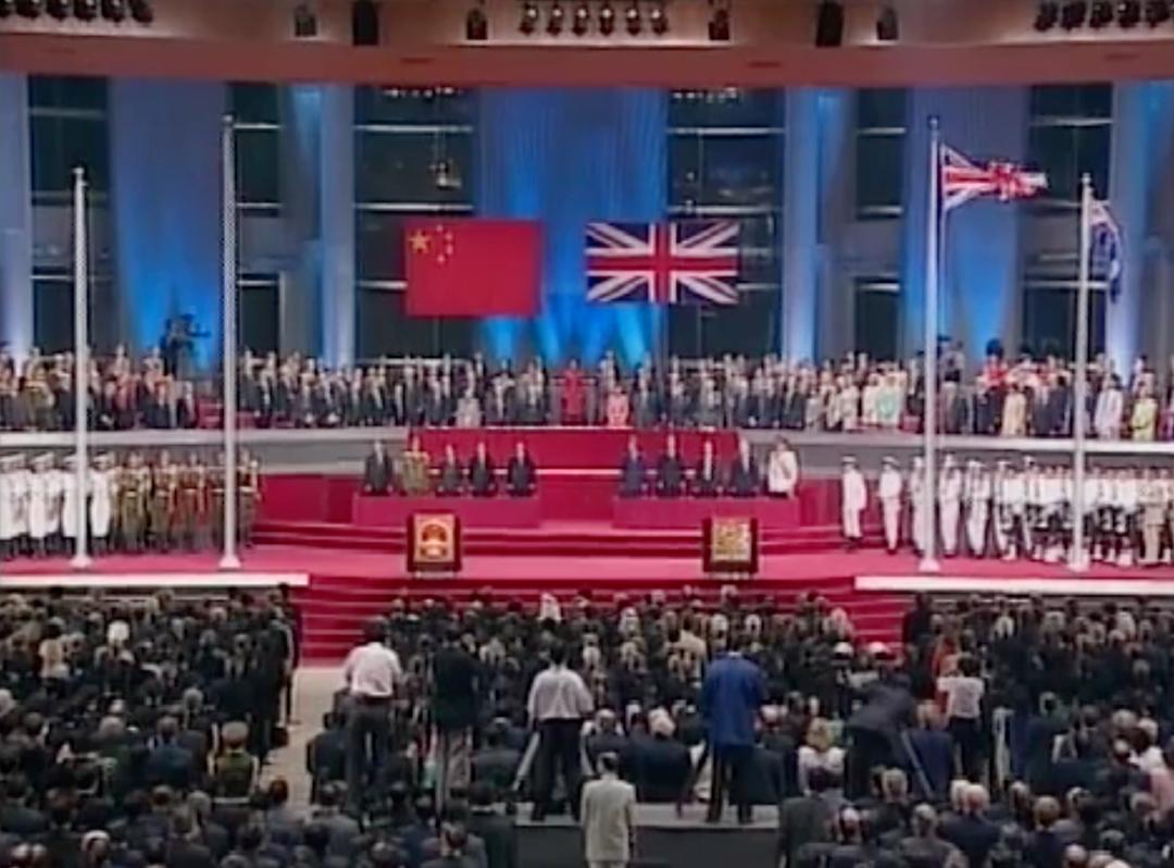 香港警队步操,香港警队采用中式步操