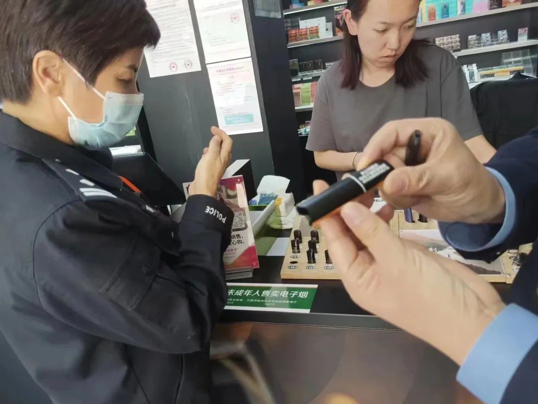 禁售！“上头*子烟电**”是毒不是烟！中卫禁毒专项检查*子烟电**市场