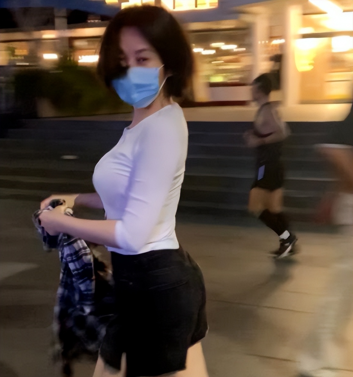 41岁刘涛晒长发美照,40岁刘涛惊艳视频