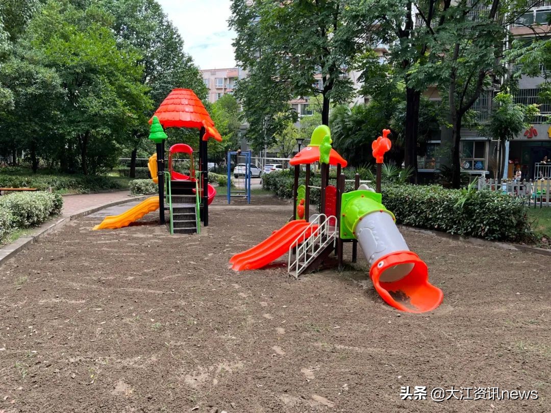 换了物业后这个小区焕然一新,换了物业的小区后来怎么样了