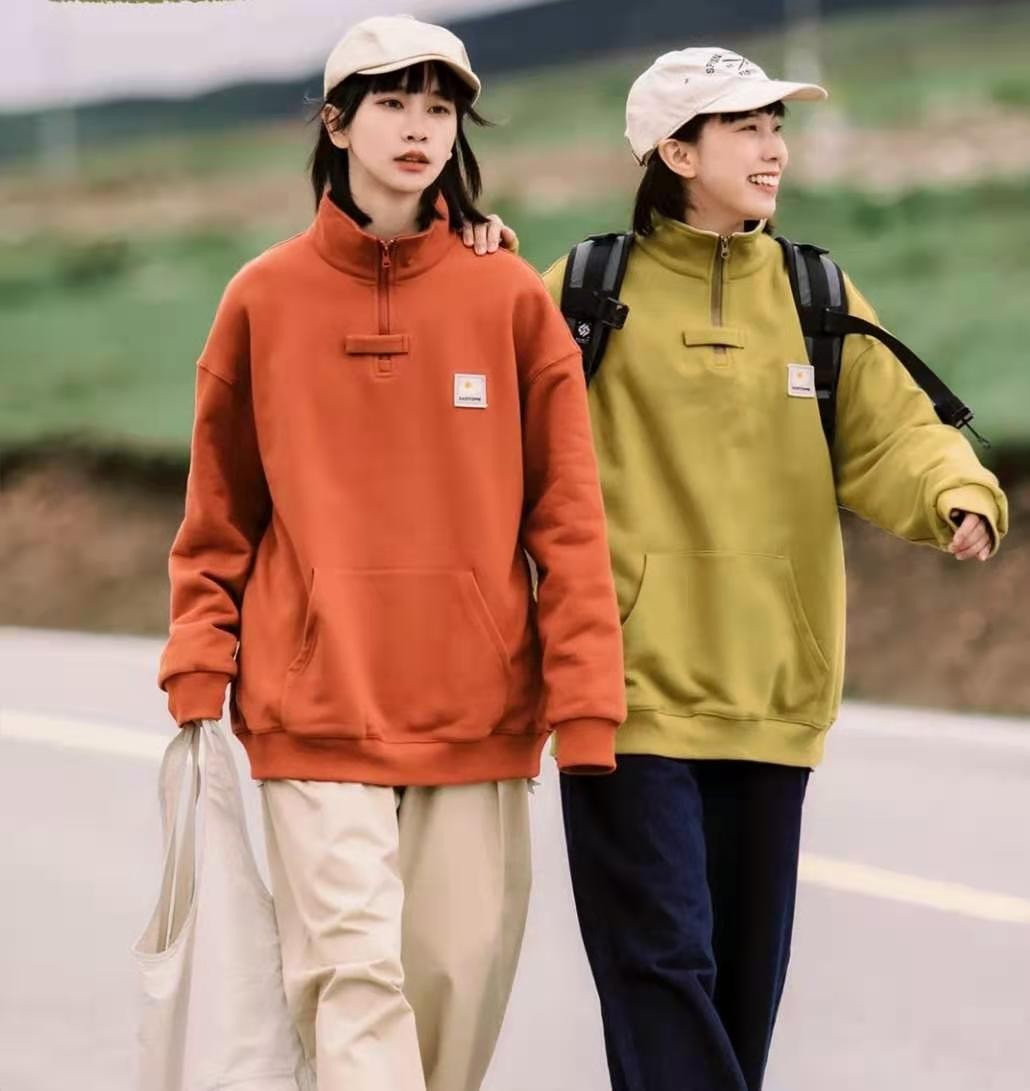 今年流行连帽卫衣内搭洋气又时髦,拉链款宽松版卫衣怎么穿时尚漂亮