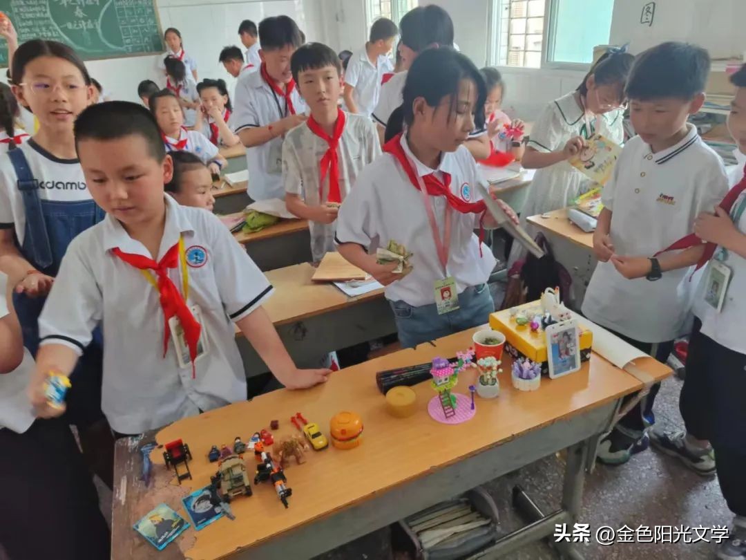 《跳蚤市场》《难忘的一课》《坐井观天》后传《我的自画像》