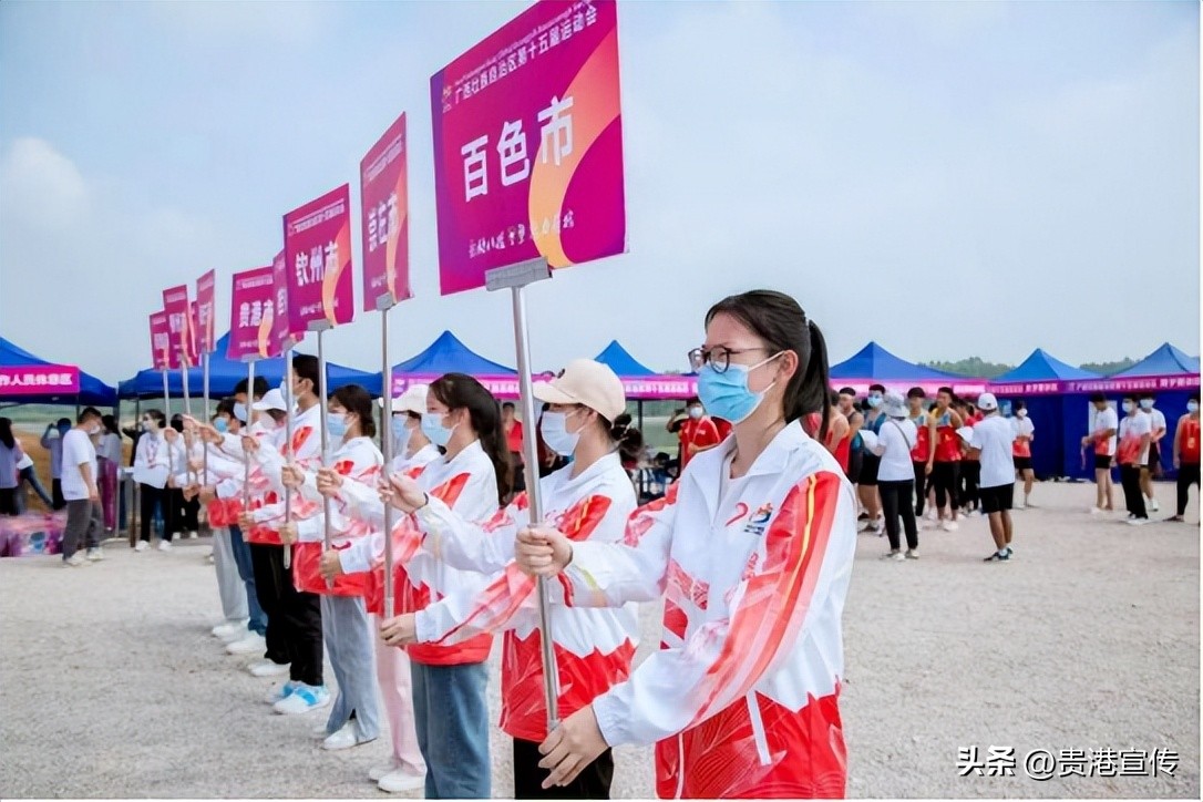 区运会有一群可爱又可敬的人，他们有一个共同的名字：志愿者！