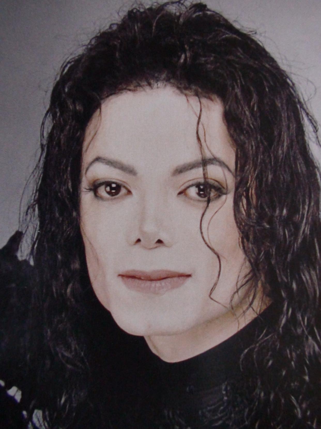 迈克尔杰克逊为什么要一直整容,迈克杰克逊的鼻子是整容失败了吗