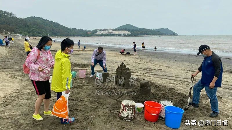黑沙滩假期人气盛