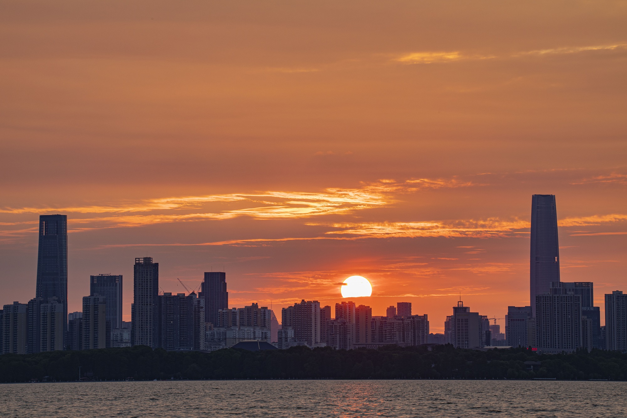 1800岁的武昌，为何能远离老牌城市的诅咒？（深度长文）