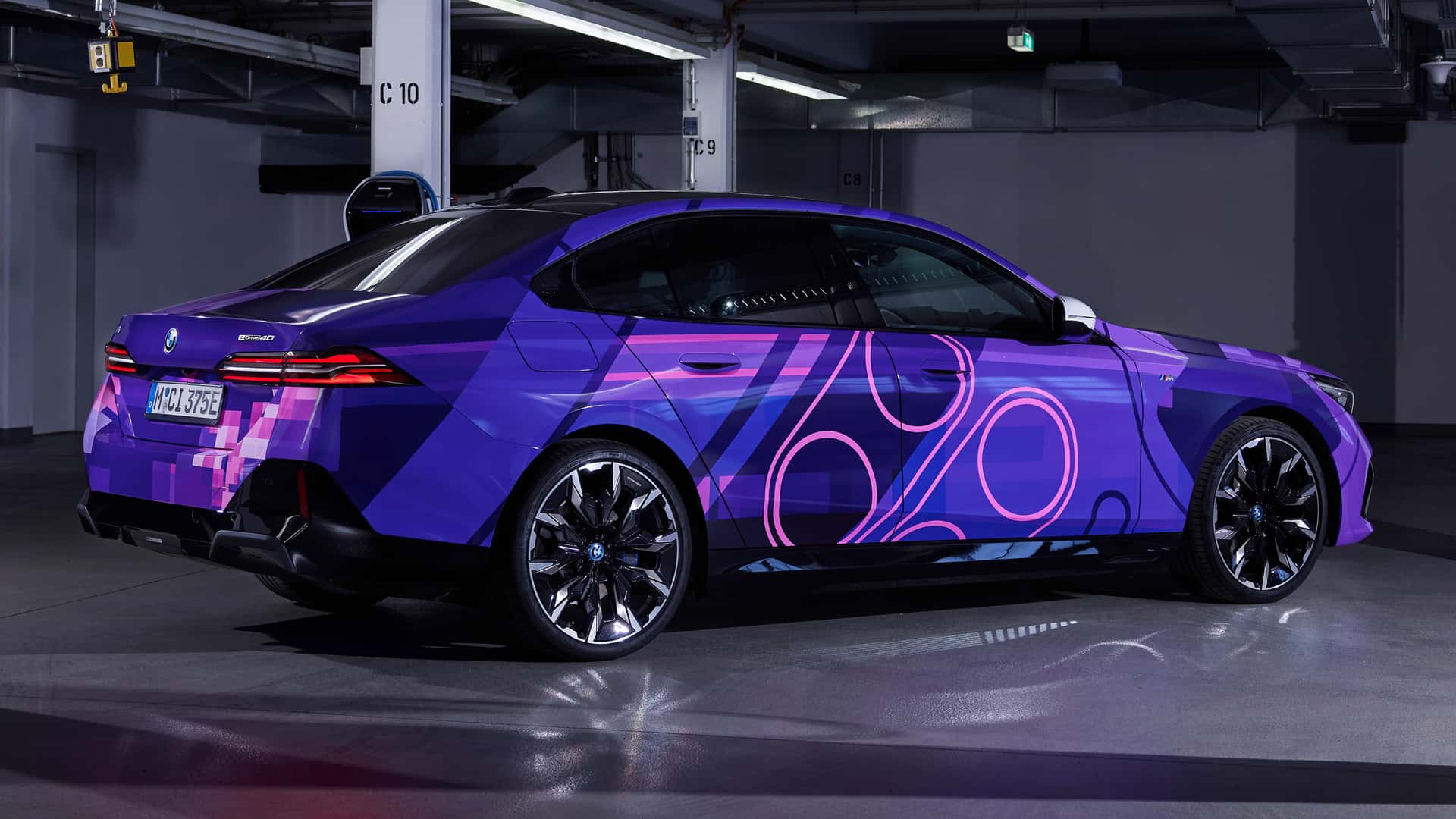 宝马5系主机操控系统,宝马5系能用手柄玩游戏吗