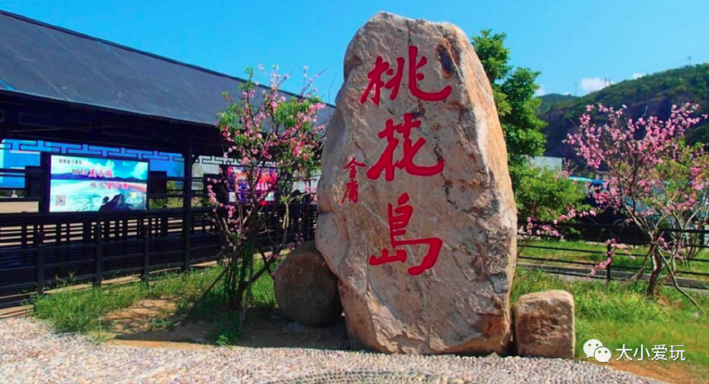 这座颜值逆天的“千岛之城”坐拥金沙白浪，还有机会偶遇荧光海哦