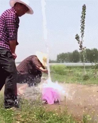 走路走累了躺下歇一歇,走路走累了坐地上