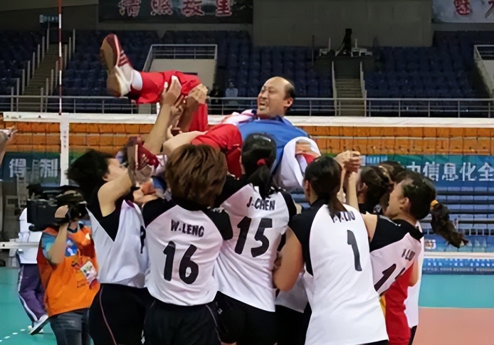 排球队张蓉芳近况 (原中国排球明星张蓉芳近况)