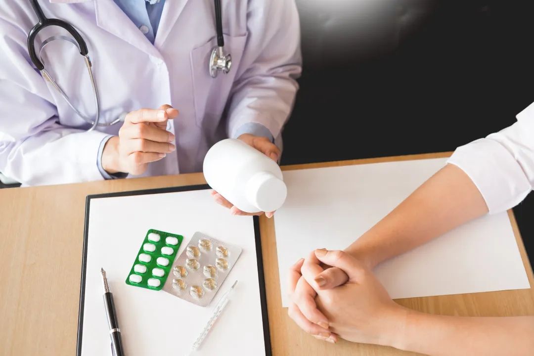 孕妇肺炎不吃药可以硬抗吗,孕妇感冒硬抗对胎儿有影响吗