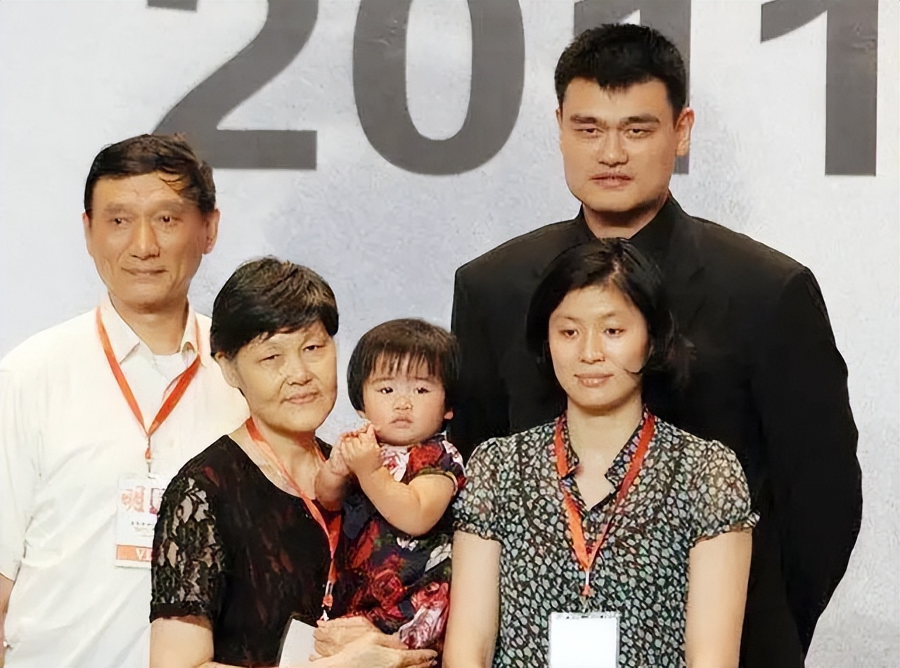 姚明叶莉个人简介,姚明和老婆叶莉高清视频