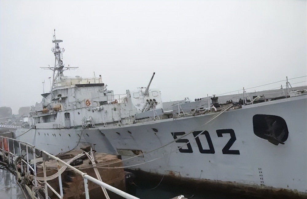 军事博物馆辽宁号,南充号退役军舰