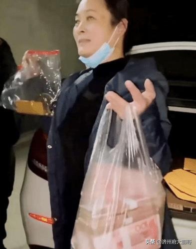 陈亚男妈妈去朱之文家退还彩礼,陈亚男妈妈回朱之文家退还彩礼