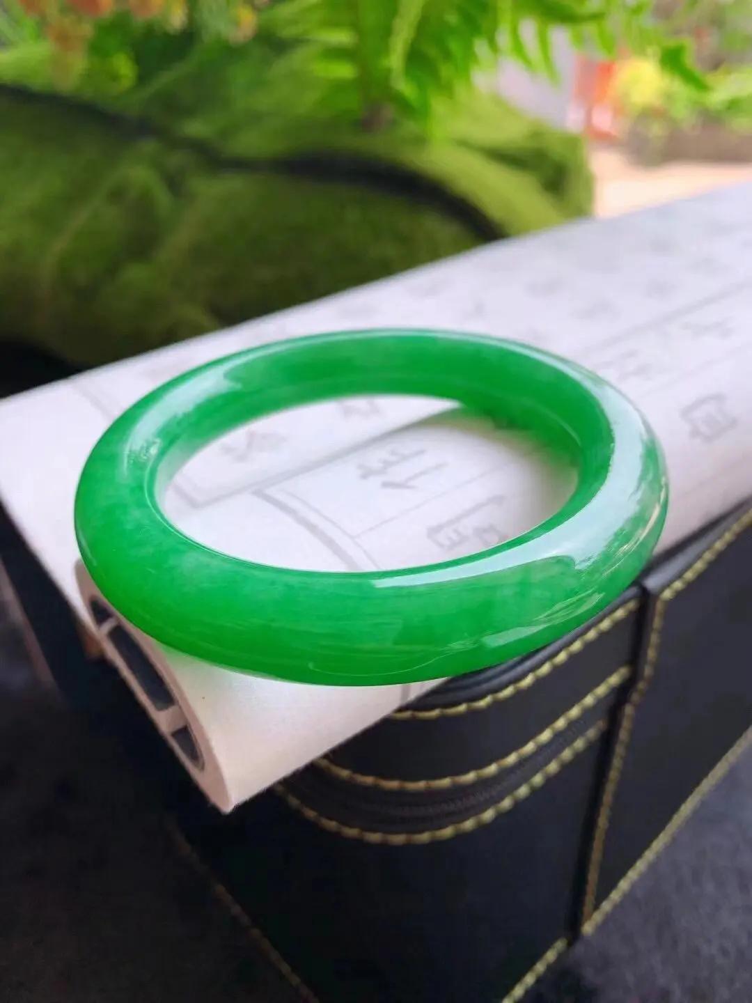 染色的翡翠用什么方法可以褪色快,染色翡翠最简单鉴别方法