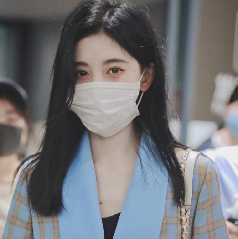 戴口罩如何看出一个女生精致,戴口罩的女生咋样看到脸