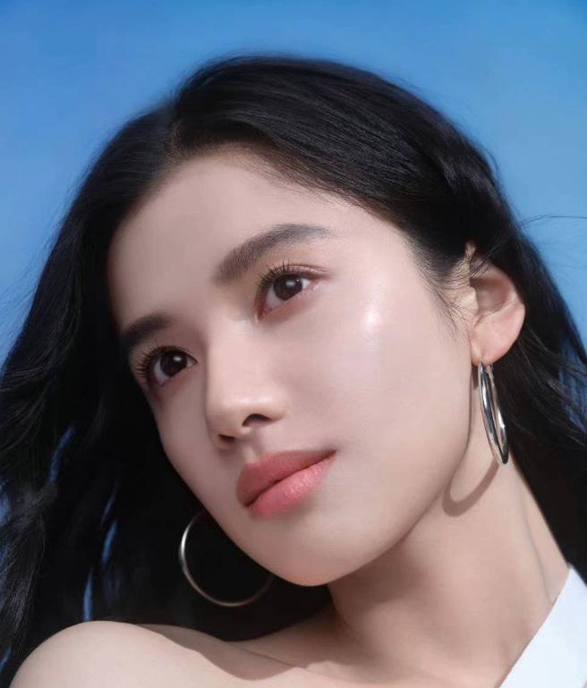 赫莲娜和海蓝之谜是什么档次,赫莲娜跟海蓝之谜有什么区别