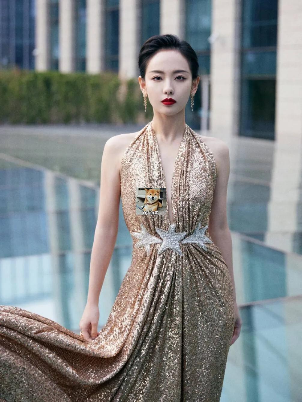 童瑶时尚芭莎红毯,杨幂惊艳亮相嘉人超级盛典红毯