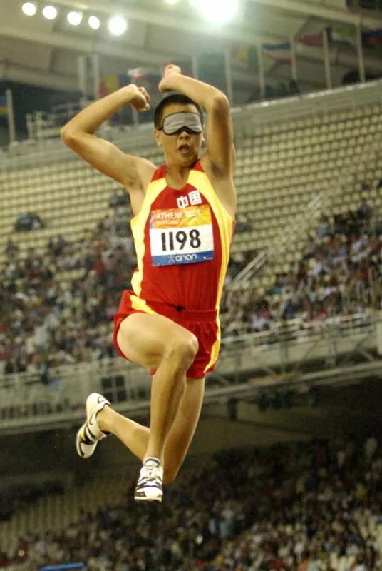 中国残疾人的励志视频,残疾人的暖心瞬间