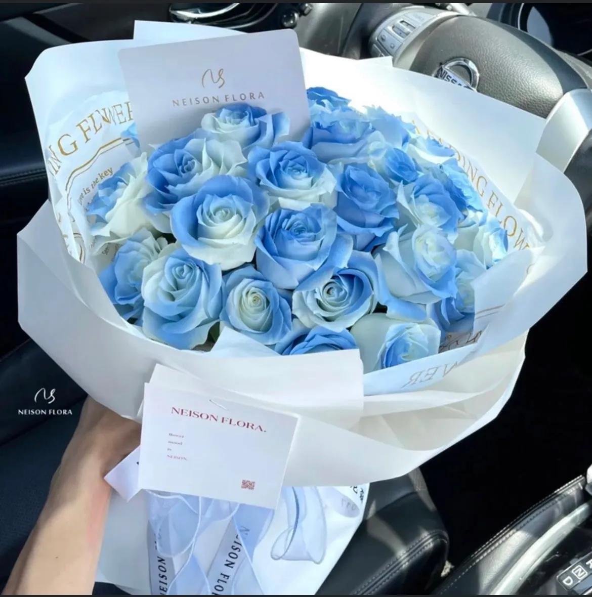 男生见女性朋友送什么礼物,父亲送女儿玫瑰花送什么颜色的