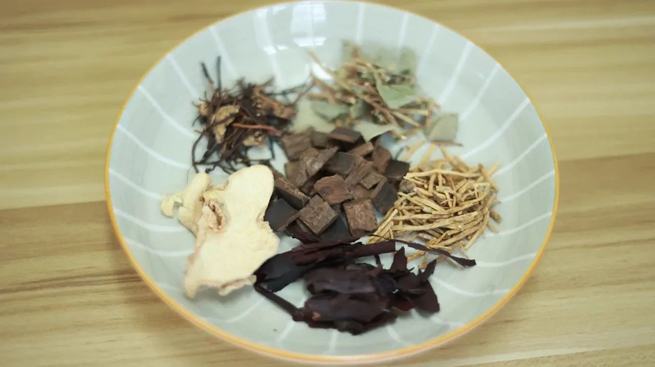 如何拯救眼袋黑眼圈最有效,去除眼袋黑眼圈最简单的方法