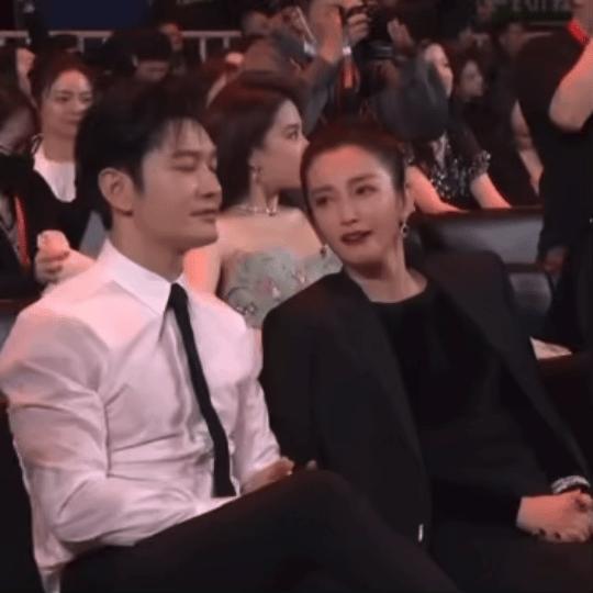 黄晓明和绯闻女友深夜泡吧,黄晓明和新女友酒吧玩到半夜