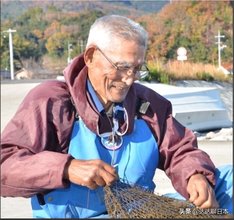 在中国张同学火了，最近在日本这位91岁的渔民火了