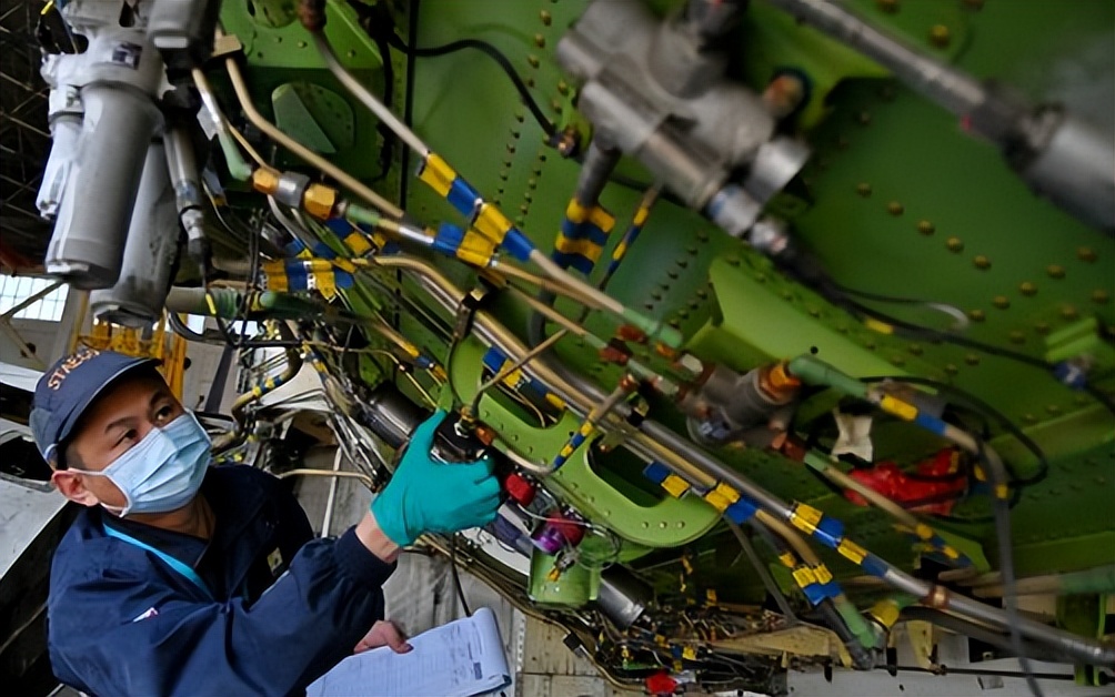 飞机油箱管道结构图,飞机副油箱连接结构