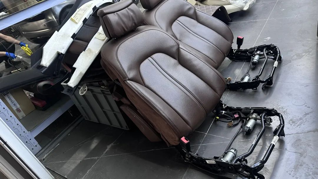 小伙100多万买宝马,小伙花了52万买了奥迪a8