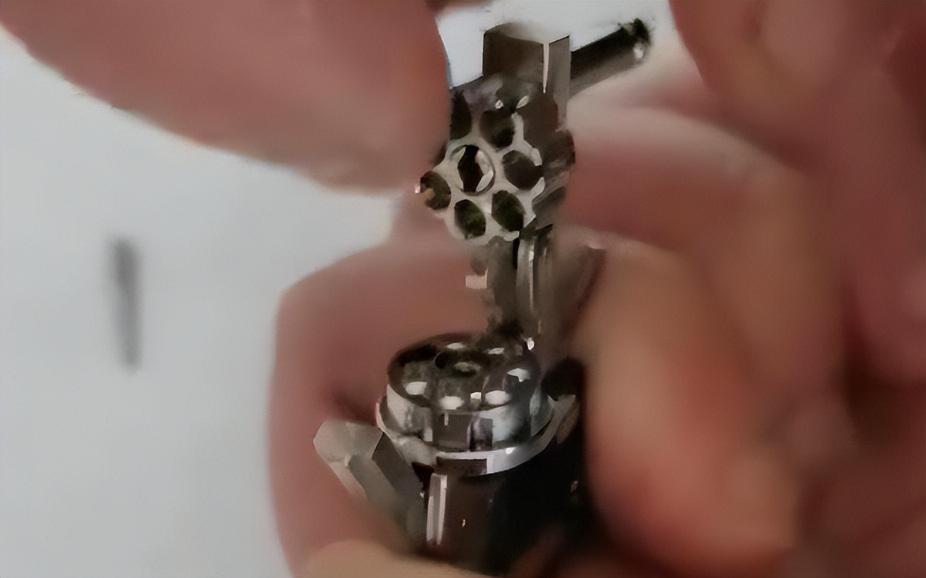 枪形钥匙扣判刑最终结果,男子售卖4厘米钥匙扣