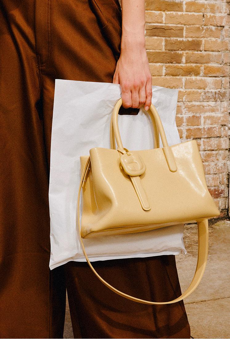 适合30岁女人背的包包品牌排行榜,中年妇女包包选什么品牌好