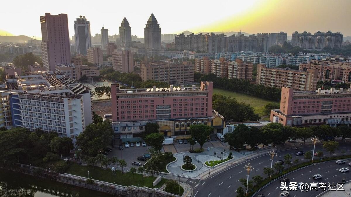 五邑大学改名广东华侨大学,介绍一下五邑大学