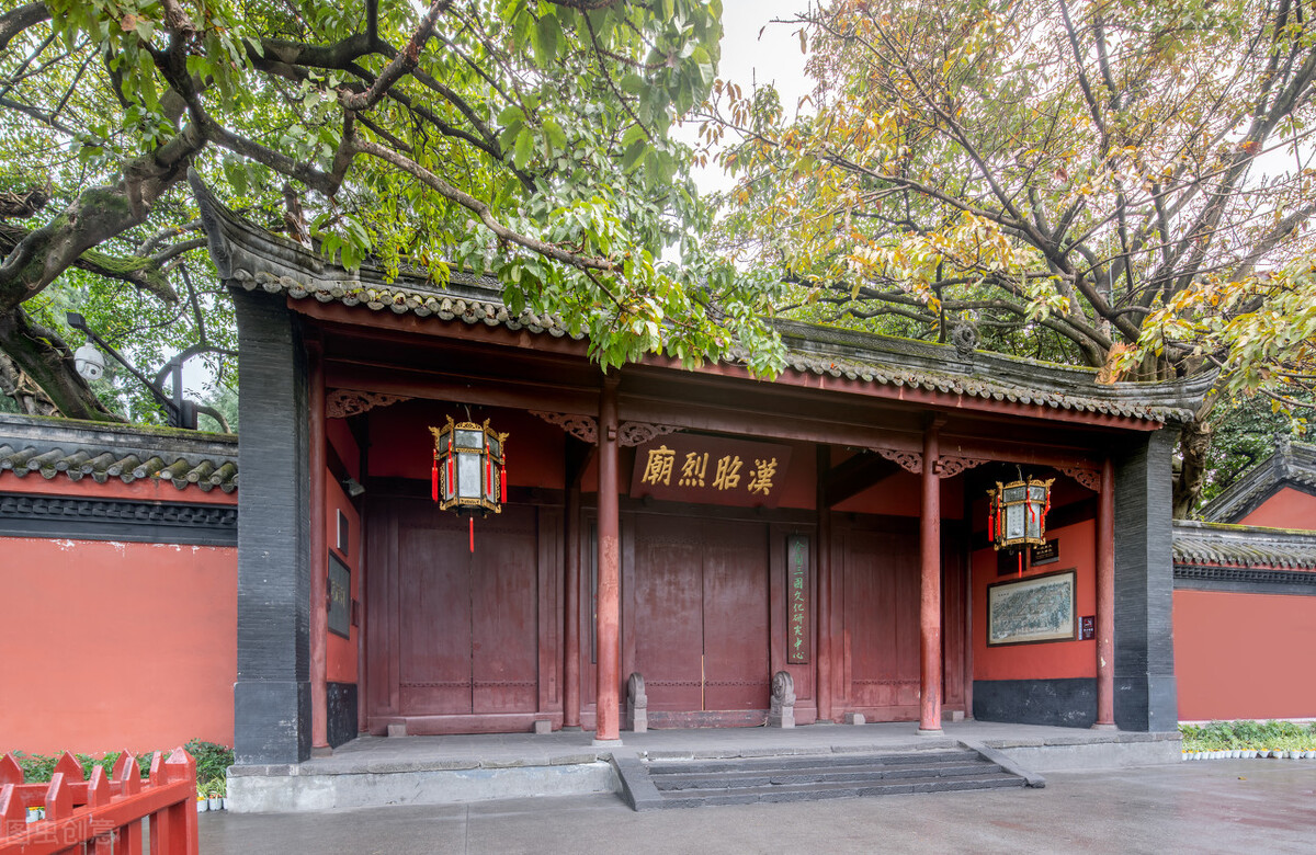 评价历史伟人的诗词,评价历史人物的经典诗词