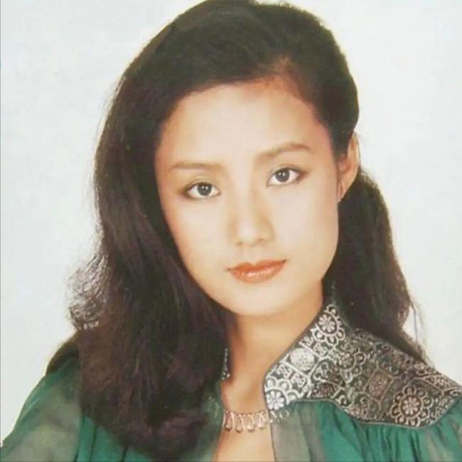 玩弄女明星、割小三子宫、贪污12亿元，韩国前总统一家多疯狂？