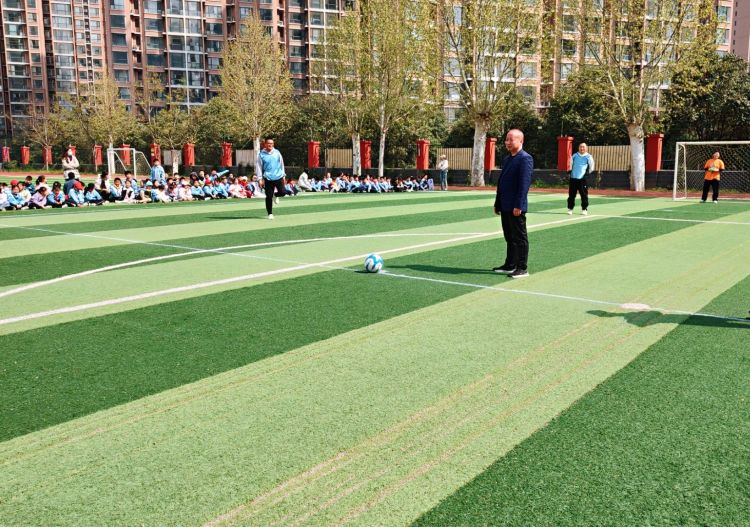 校长杯足球赛洛阳,银河南街小学2023年校长杯足球赛