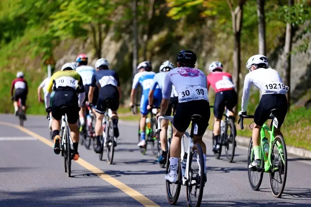 千万人在线观看峡谷“车神”争霸！