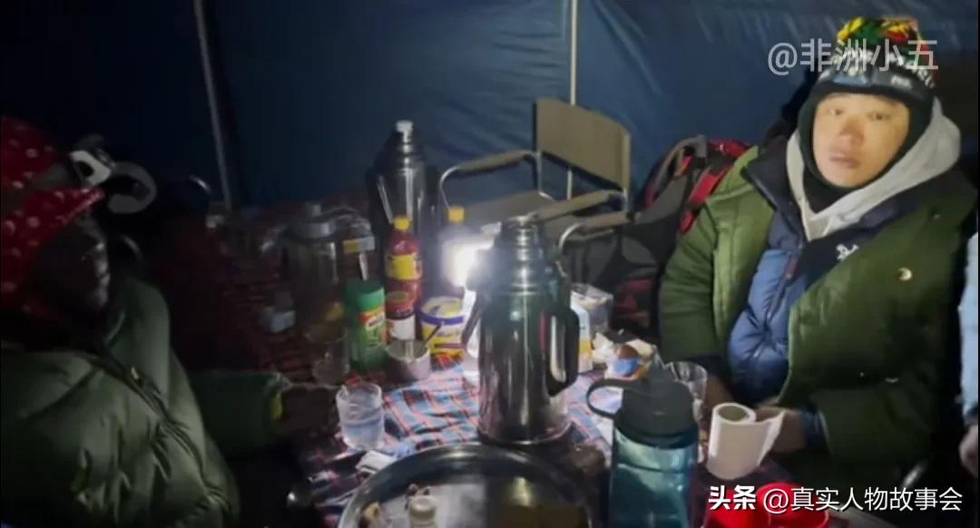 95后山东小伙勇闯非洲4年，请马赛人当保镖，发现非洲海鲜很便宜