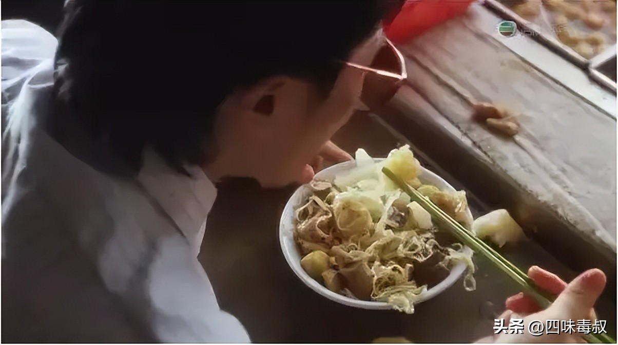 以另一个角度看,《食神》是无厘头版的《简爱》