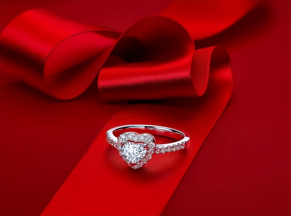 求婚不知道戒指戴哪,求婚钻戒什么款式最好