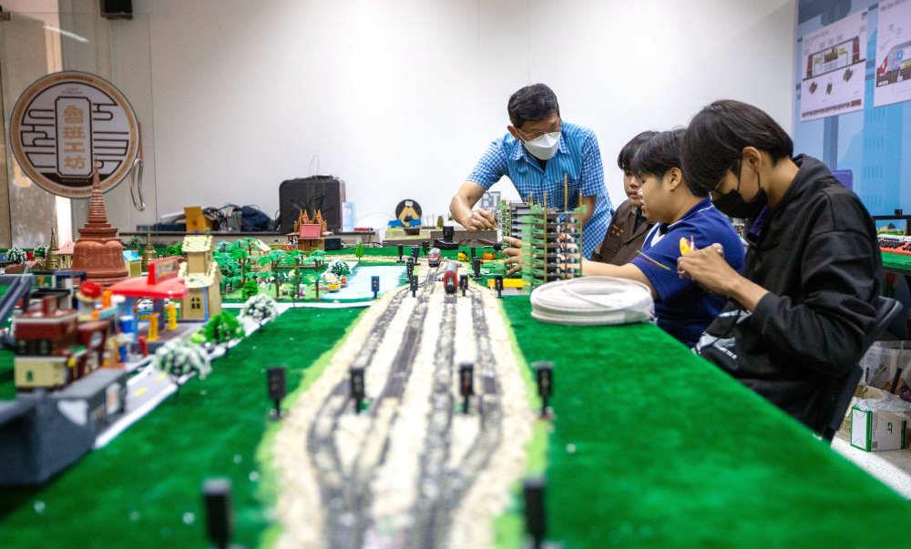 东方智慧融会贯通，“一带一路”高峰论坛启示千年前瞻。