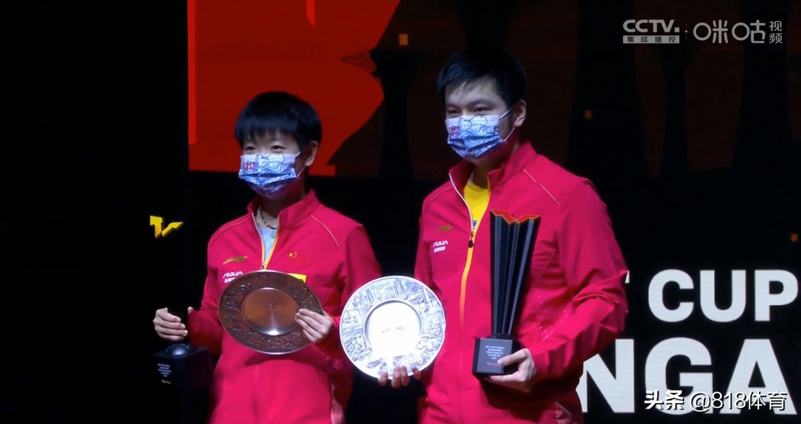 王楚钦樊振东憨憨视频,樊振东孙颖莎颁奖礼合照