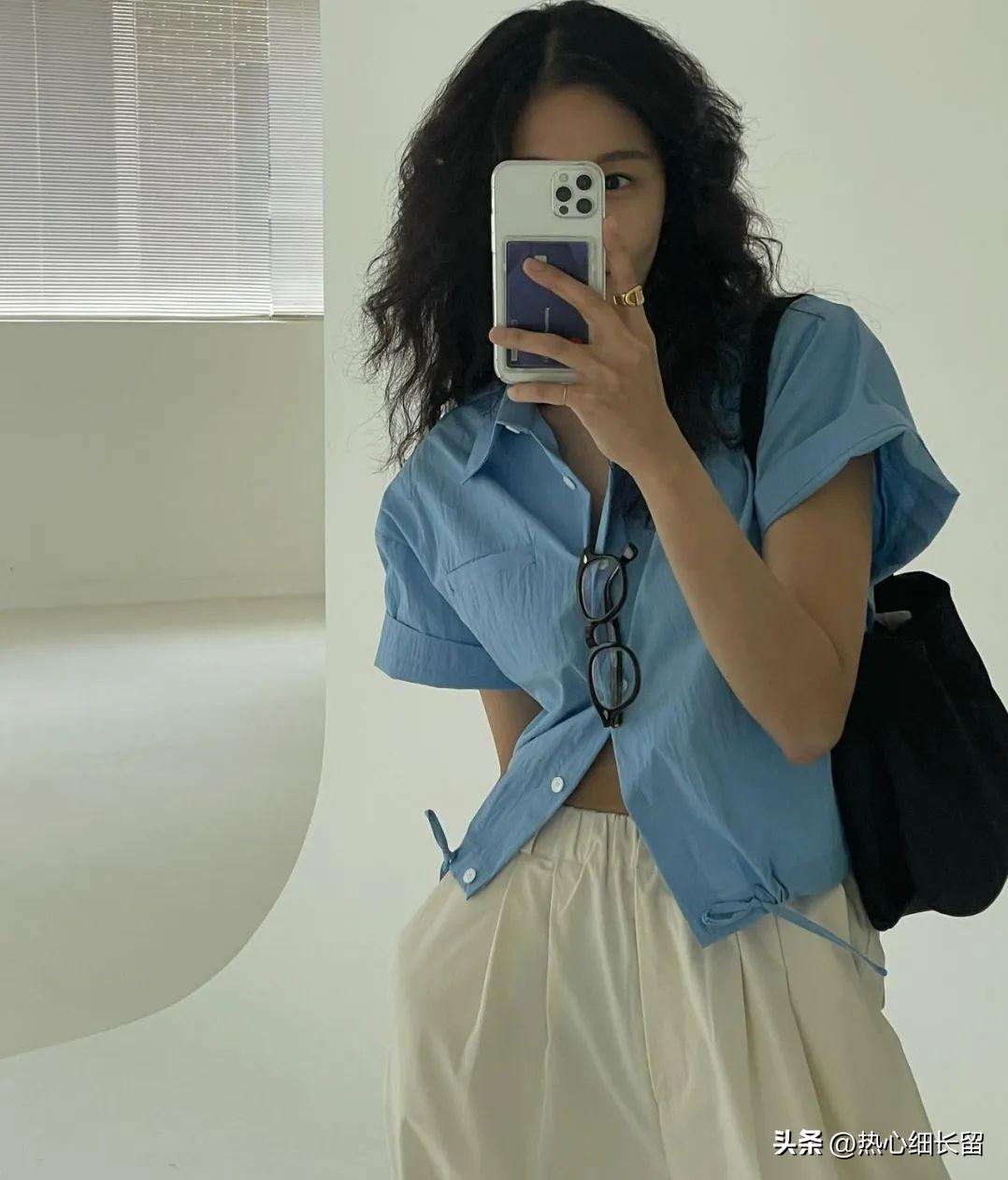 t恤加上立体感强的衬衫气场全开,女式短袖t恤衬衫