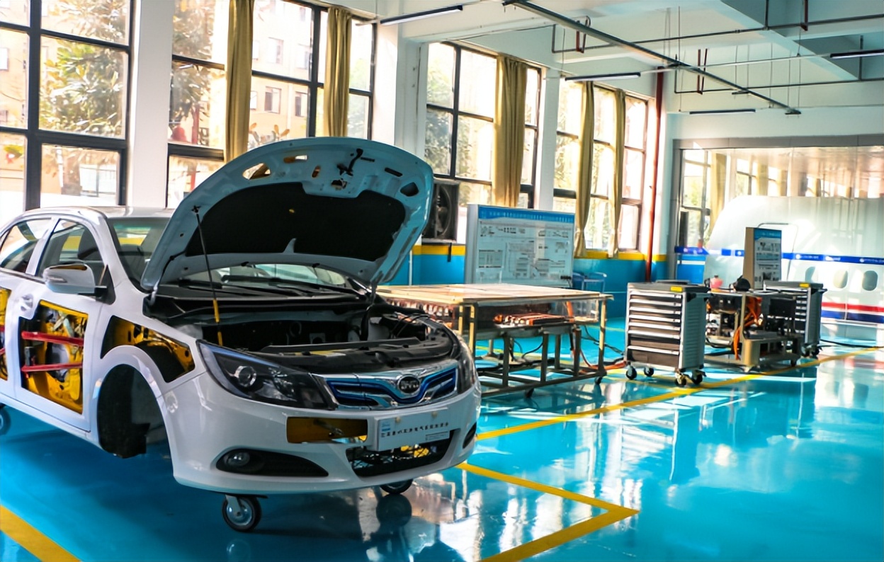 现在读中专学校学什么专业好,中专学校学什么专业比较合适