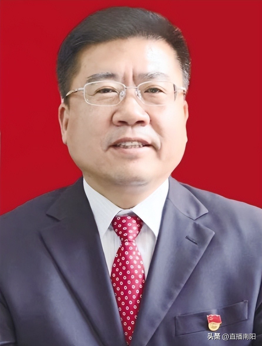 担当奉献铸就不凡人生,奋楫扬帆助力教育强市