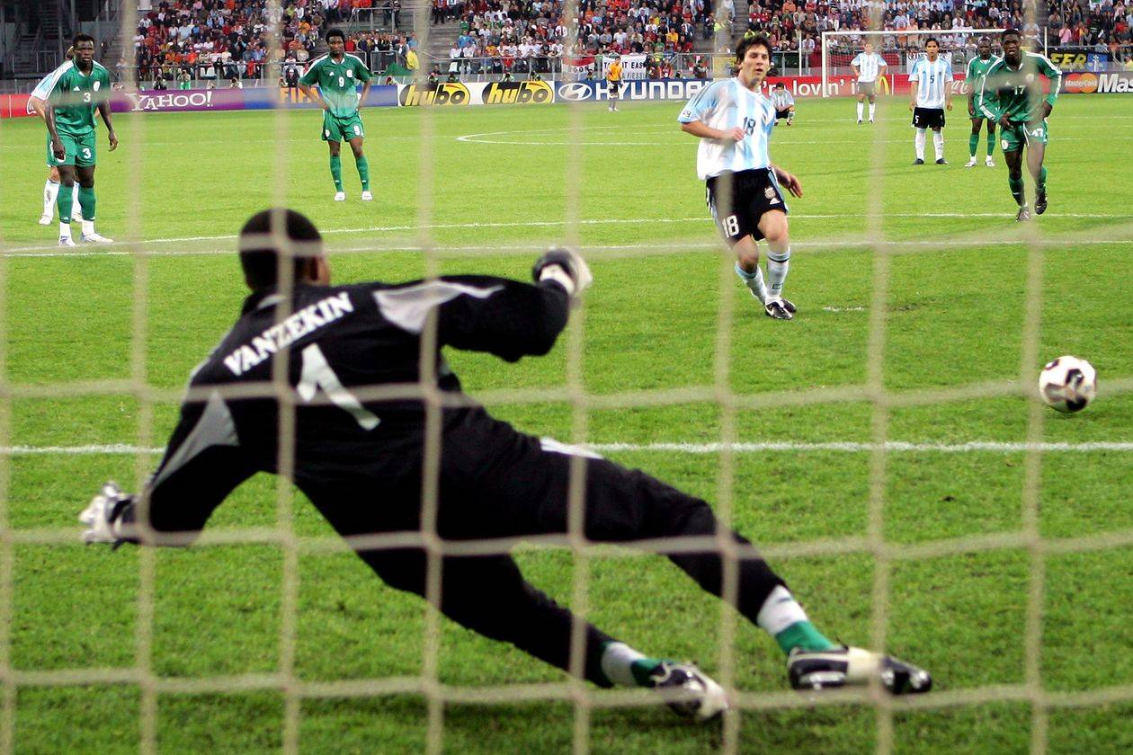 当年的耐克,梅西与c罗是不是签了耐克