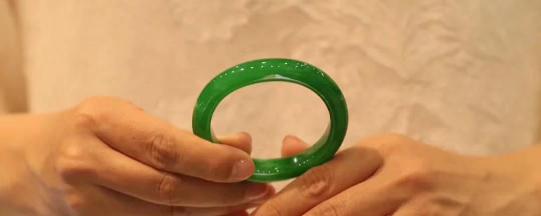 翡翠手镯真假鉴别最简单方法,翡翠手镯真假的鉴别方法