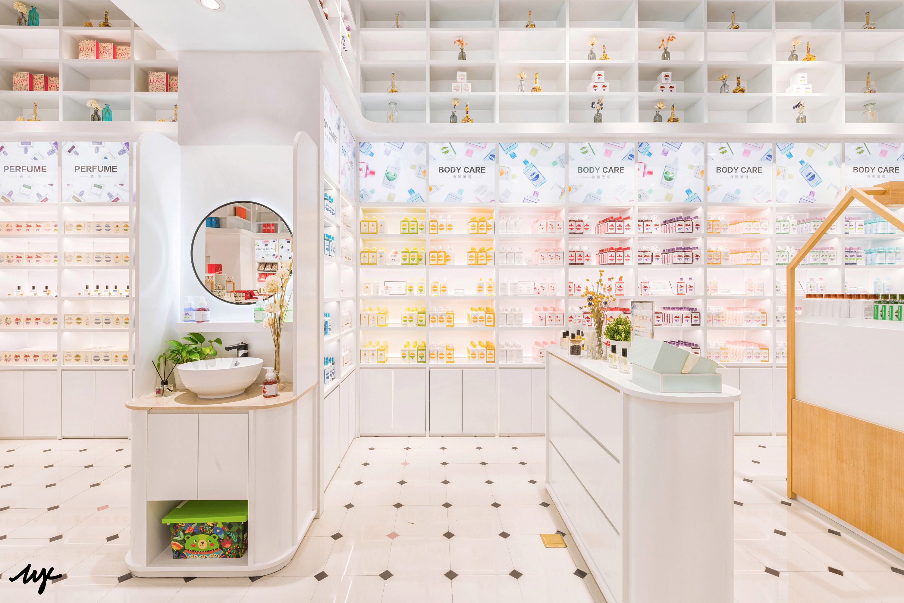 国产香水哪个牌子性价比高,国产香水和进口香水的区别