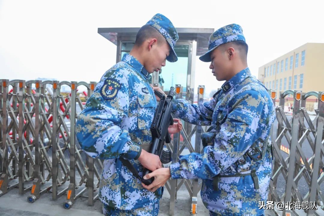 用真心暖兵心军营里的暖心事,以情带兵暖兵心